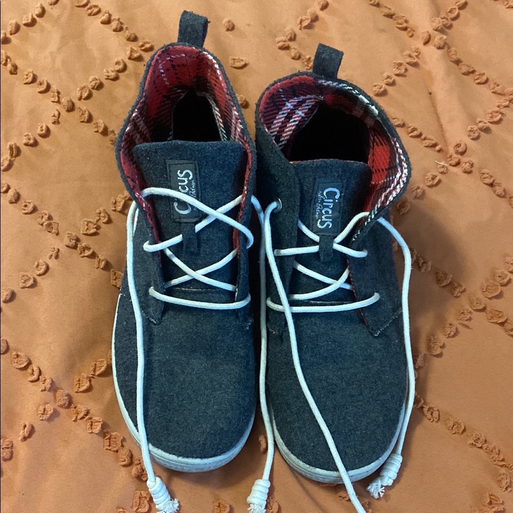 Circus by Sam Edelman Gray Ankle Boots Sleek Design